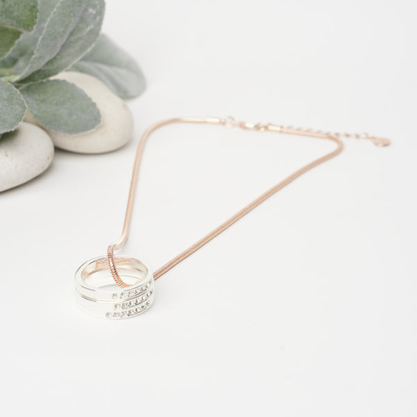 SHORT 3 RING NECKLACE**